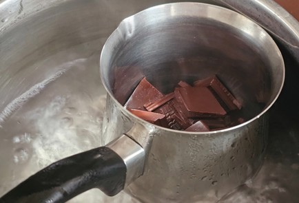 Фото шага рецепта Шоколадные кексы с черносливом 186711 шаг 1  