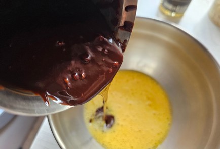Фото шага рецепта Шоколадные кексы с черносливом 186711 шаг 5  