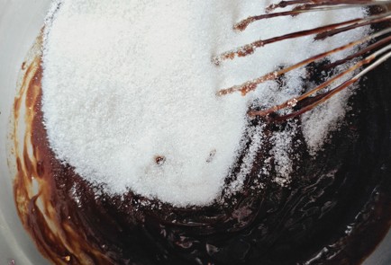 Фото шага рецепта Шоколадные кексы с черносливом 186711 шаг 6  