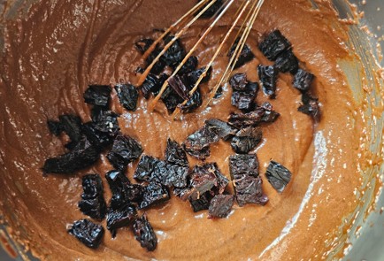 Фото шага рецепта Шоколадные кексы с черносливом 186711 шаг 9  