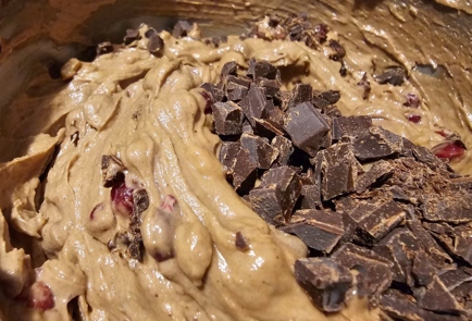 Фото шага рецепта Шоколадный кекс с кедровыми орехами 174817 шаг 8  