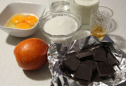 Фото шага рецепта Шоколадный мусс с апельсиновой цедрой и коньяком 173659 шаг 1  