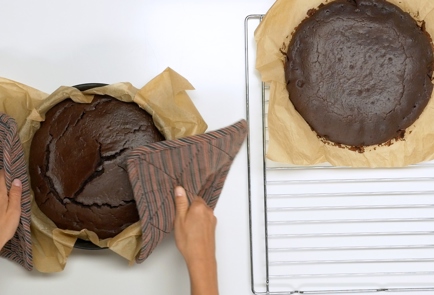 Фото шага рецепта Шоколадный торт 139618 шаг 4  
