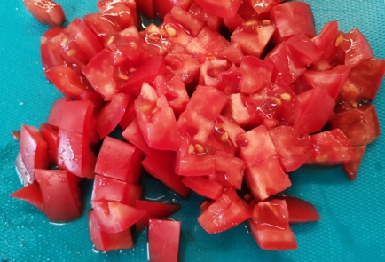 Фото шага рецепта Скрэмбл с томатами и луком 186549 шаг 1  