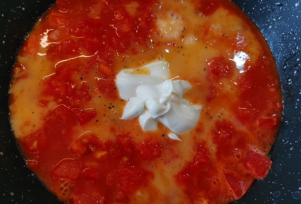 Фото шага рецепта Скрэмбл с томатами и луком 186549 шаг 7  
