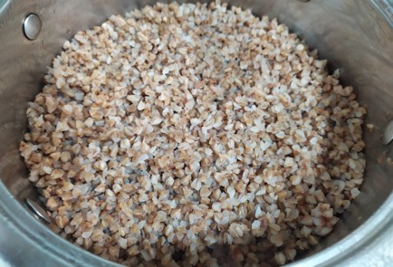 Фото шага рецепта Сладкая запеканка из гречки с бананом 190735 шаг 4