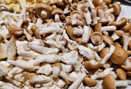 Фото шага рецепта Сливочная паста с беконом и грибами шимеджи 151220 шаг 5  