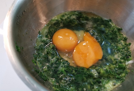 Фото шага рецепта Сливочная яичница со шпинатом 140736 шаг 4  