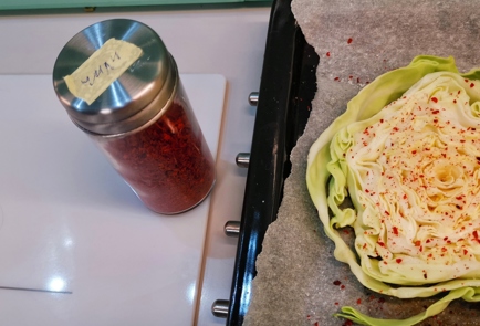 Фото шага рецепта Сливочные капустные стейки с сыром 152587 шаг 3  