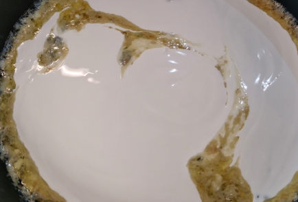 Фото шага рецепта Сливочный суп с мидиями 173576 шаг 5  