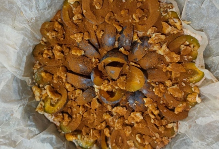 Фото шага рецепта Сливовый пирог с какао и орехами 174783 шаг 9  