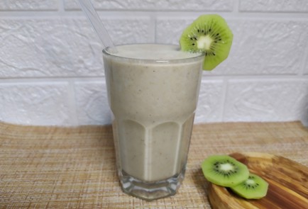 Фото шага рецепта Смузи с киви грушей и овсянкой 190880 шаг 10