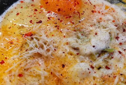 Фото шага рецепта Сочная луковая яичница с сыром 152011 шаг 6  