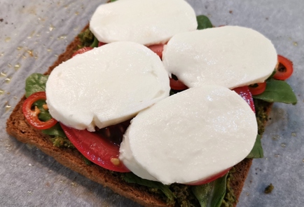 Фото шага рецепта Сочный сэндвич с моцареллой и пармезаном 152928 шаг 6  