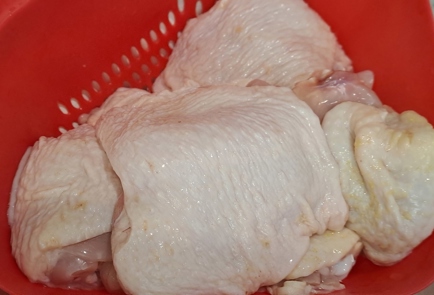 Фото шага рецепта Сочные куриные бедра в духовке 186471 шаг 2  