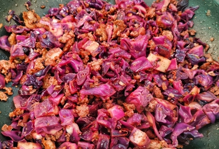 Фото шага рецепта Солянка из краснокочанной капусты с фаршем 152592 шаг 9  