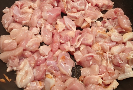 Фото шага рецепта Солянка с куриными бедрышками и адыгейским сыром 175466 шаг 10  