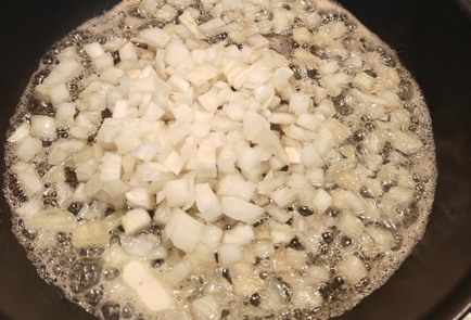 Фото шага рецепта Солянка с куриными бедрышками и адыгейским сыром 175466 шаг 4  