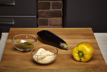 Фото шага рецепта Соус из запеченного баклажана и перца для стейков 138295 шаг 1  