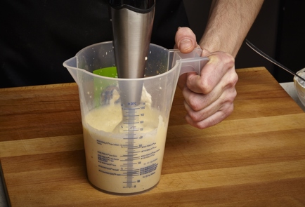 Фото шага рецепта Соус из запеченного баклажана и перца для стейков 138295 шаг 2  