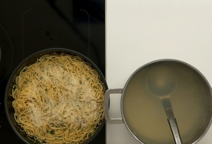 Фото шага рецепта Спагетти с анчоусами и хлебными крошками 42453 шаг 5  