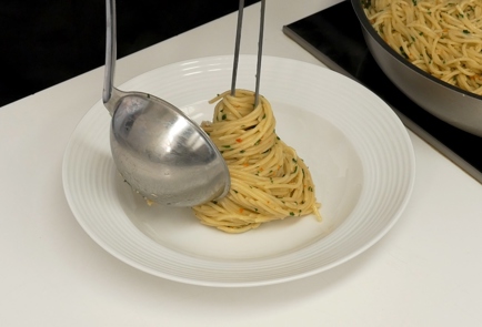 Фото шага рецепта Спагетти с анчоусами и хлебными крошками 42453 шаг 6  