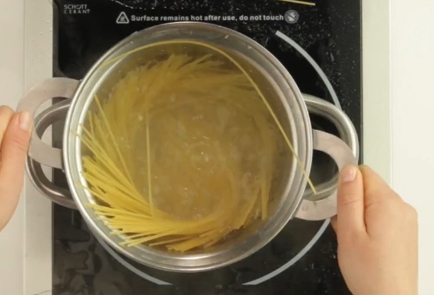 Фото шага рецепта Спагетти с чесноком и маслом 17620 шаг 1  