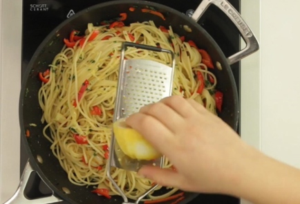 Фото шага рецепта Спагетти с чесноком и маслом 17620 шаг 8  
