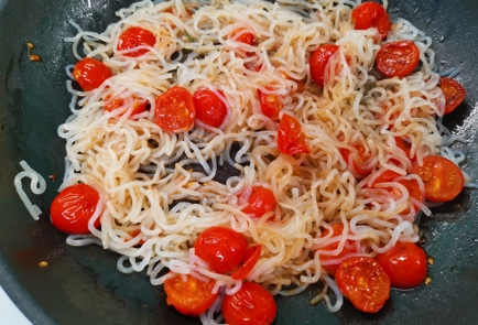 Фото шага рецепта Спагетти с сыром страчателла 175818 шаг 4  