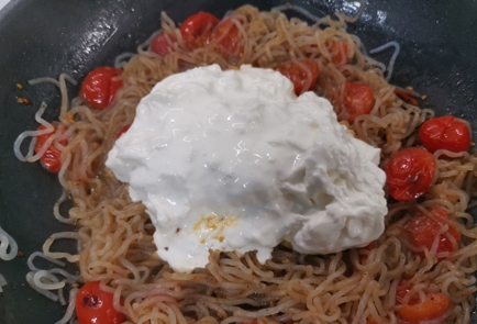 Фото шага рецепта Спагетти с сыром страчателла 175818 шаг 6  