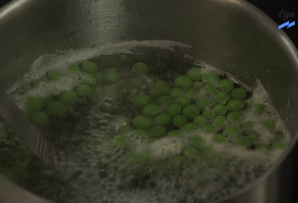 Фото шага рецепта Спагетти с зеленым горошком и тунцом 125374 шаг 1  