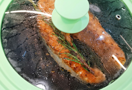 Фото шага рецепта Стейк из лосося обжаренный с розмарином 151976 шаг 6  