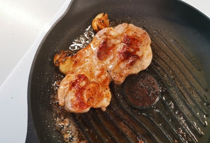 Фото шага рецепта Стейк из свинины 190740 шаг 8