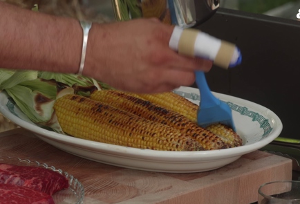 Фото шага рецепта Стейки денвер с кукурузой на гриле 152608 шаг 5  