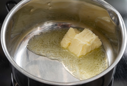 Фото шага рецепта Стейки из цветной капусты с соусом из голубого сыра 174368 шаг 7  