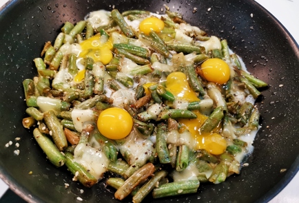 Фото шага рецепта Стручковая фасоль с сыром и перепелиными яйцами 151117 шаг 8  