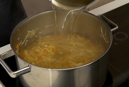 Фото шага рецепта Суп из белокочанной и цветной капусты 36054 шаг 2  