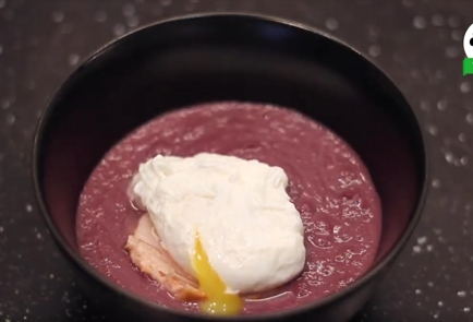 Фото шага рецепта Суп из краснокочанной капусты с яйцом пашот и копченой уткой 36683 шаг 5  