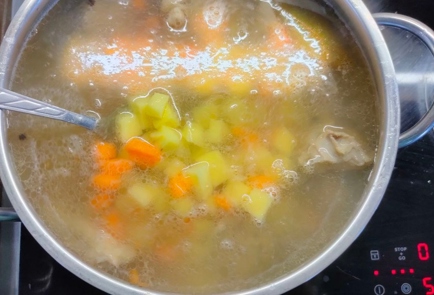 Фото шага рецепта Суп куриный с плавленым сыром нутом и вермишелью 175588 шаг 11  