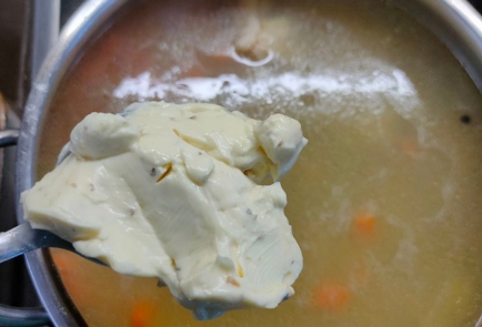 Фото шага рецепта Суп куриный с плавленым сыром нутом и вермишелью 175588 шаг 12  