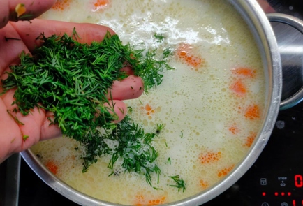 Фото шага рецепта Суп куриный с плавленым сыром нутом и вермишелью 175588 шаг 14  