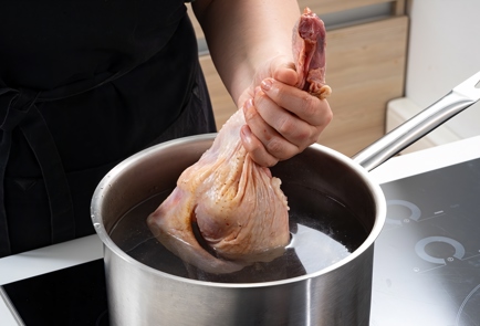 Горячий рецепт свекольника с мясом: простые шаги приготовления