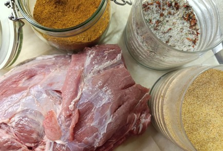 Фото шага рецепта Свиная лопатка в фольге 190868 шаг 1  