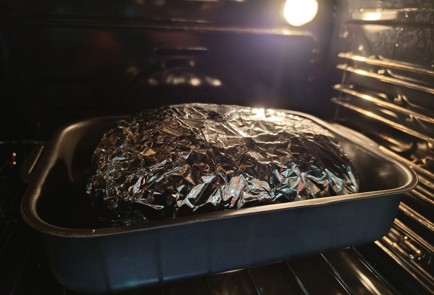 Фото шага рецепта Свиная лопатка в фольге 190868 шаг 16  