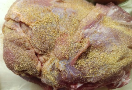 Фото шага рецепта Свиная лопатка в фольге 190868 шаг 5  