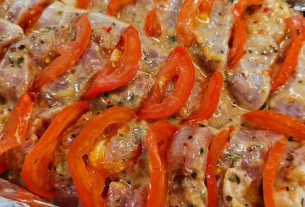 Фото шага рецепта Свиная вырезка запеченная с помидорами и сыром 151960 шаг 11  