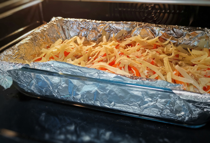 Фото шага рецепта Свиная вырезка запеченная с помидорами и сыром 151960 шаг 13  