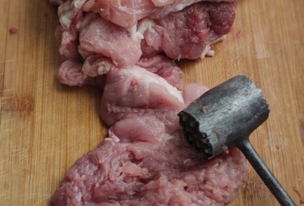 Фото шага рецепта Свинина с сыром и помидорами в духовке 174096 шаг 3  