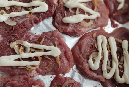 Мясо в духовке в фольге с помидорами и сыром в духовке рецепт