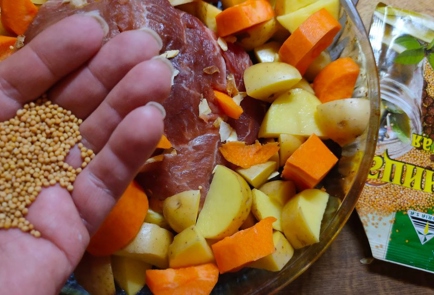 Фото шага рецепта Свинина запеченная с картофелем и морковью 175323 шаг 10  